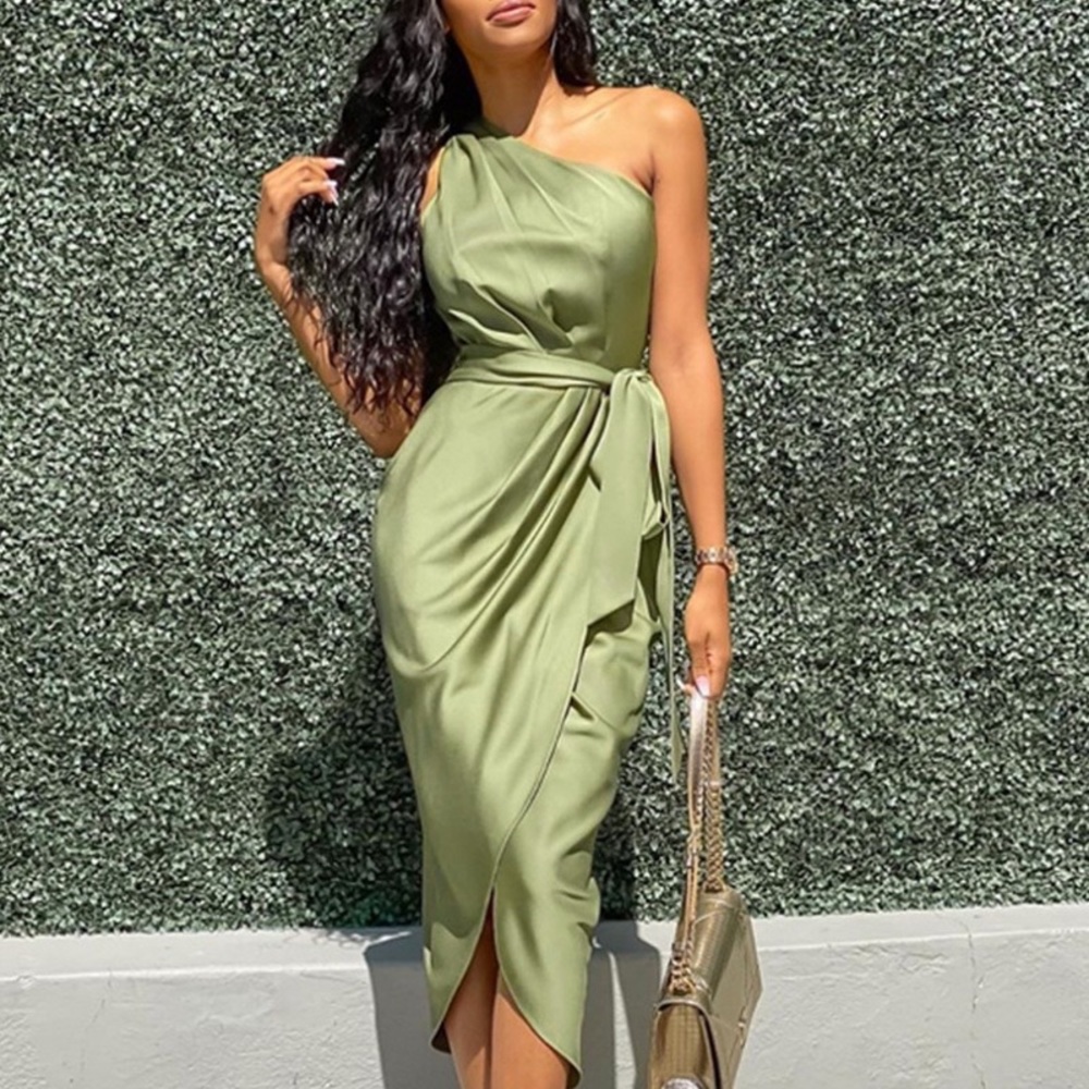 New Satin dress with irregular oblique shoulder